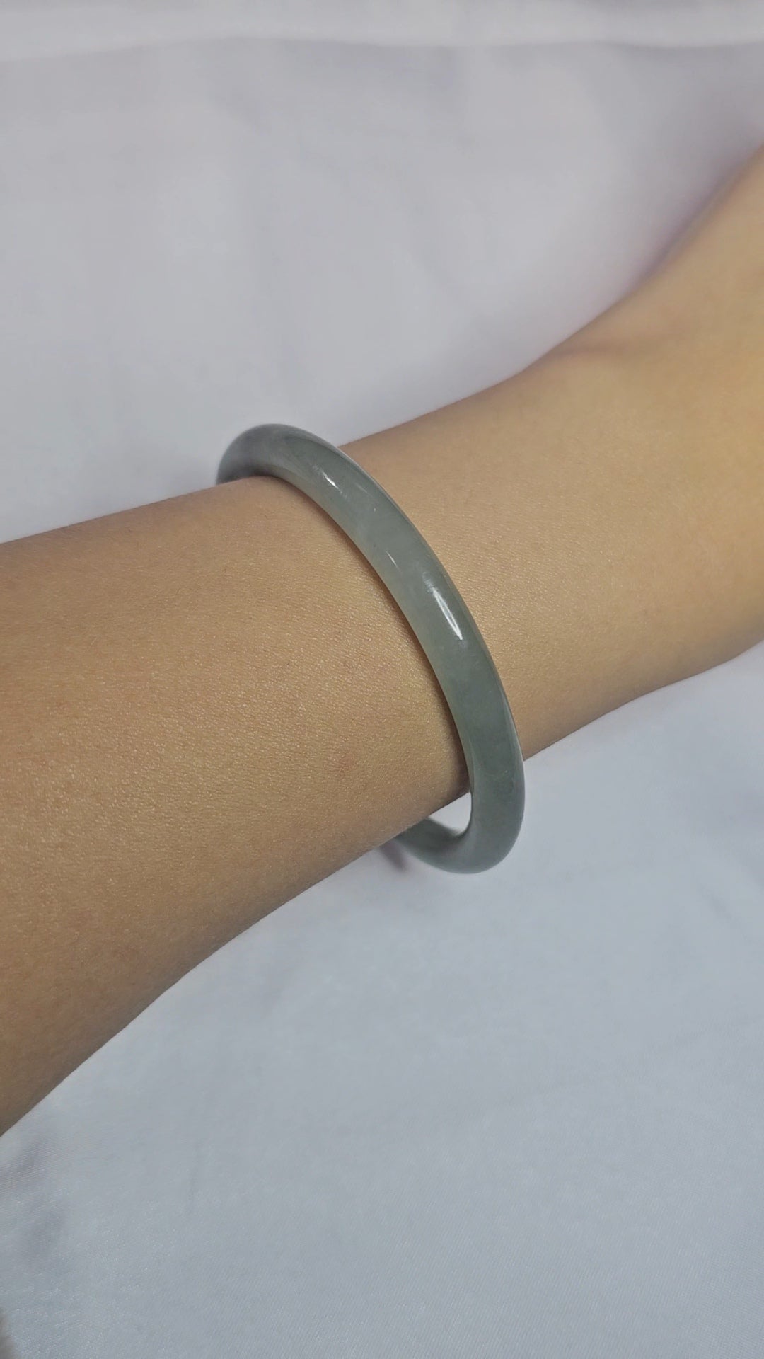 GUARDIAN | JAYDE Untreated Grade-A Jadeite Bangle in Aqua Green (54.5mm Thin Round)
