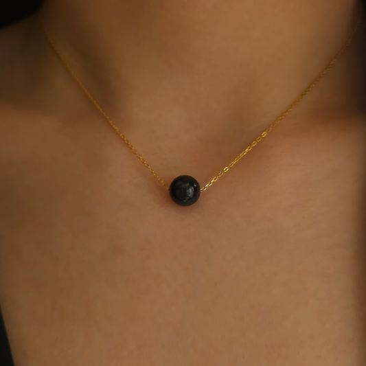Yuan | Minimalist Floating Jadeite Necklace in Mysterious Black