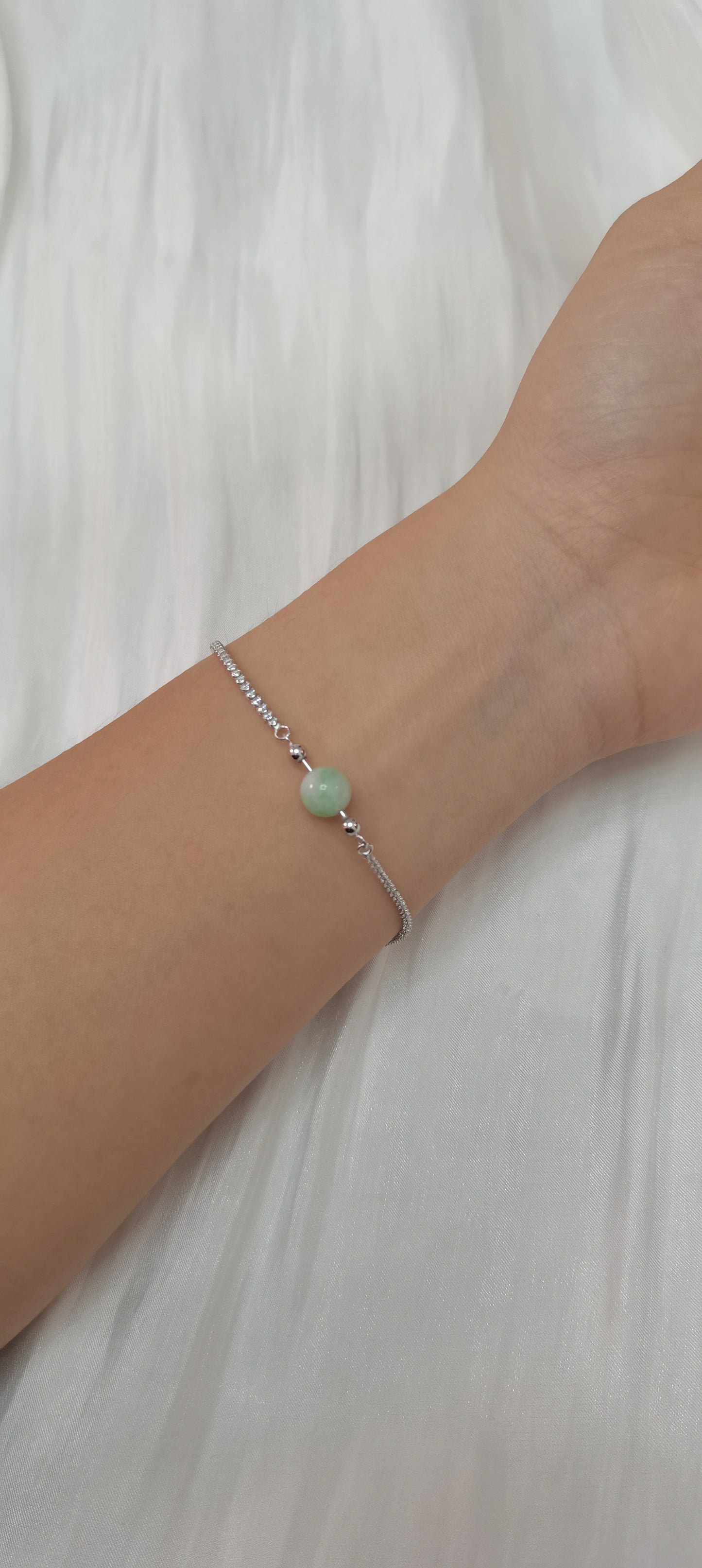 Yuan | Classic Jadeite Bracelet in White and Pastel Green