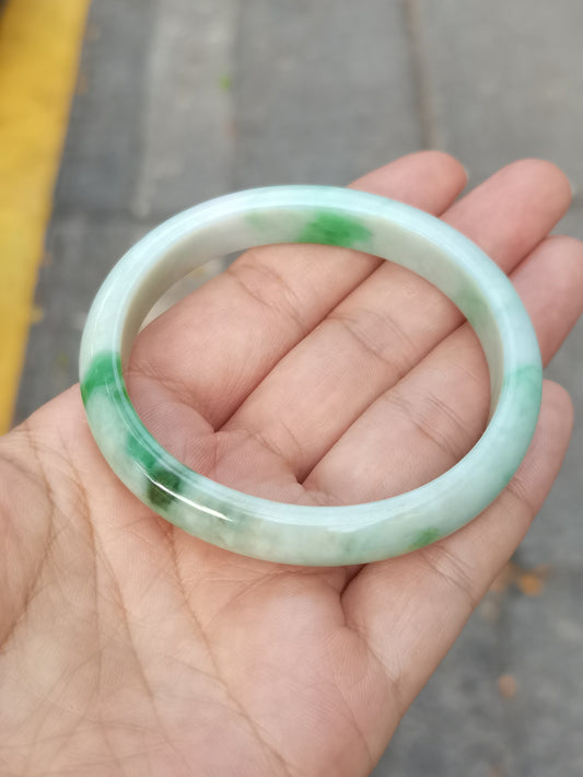GUARDIAN | JAYDE Natural Grade-A Jadeite Bangle in Pale green with Vibrant Green (54.6mm Oval)