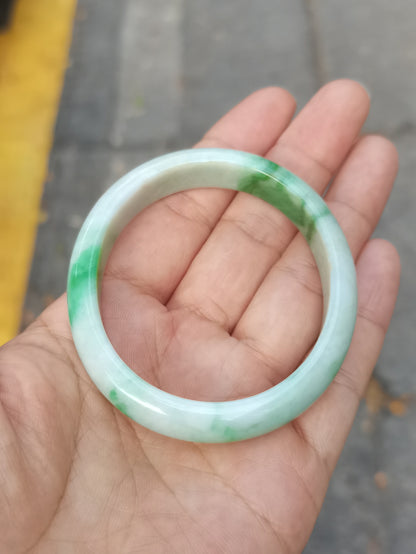 GUARDIAN | JAYDE Natural Grade-A Jadeite Bangle in Pale green with Vibrant Green (54.6mm Oval)