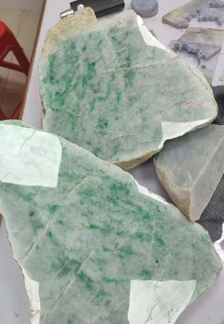 Nature | Serendipity Four Leaf Clover Jadeite Pendant in Pastel Green