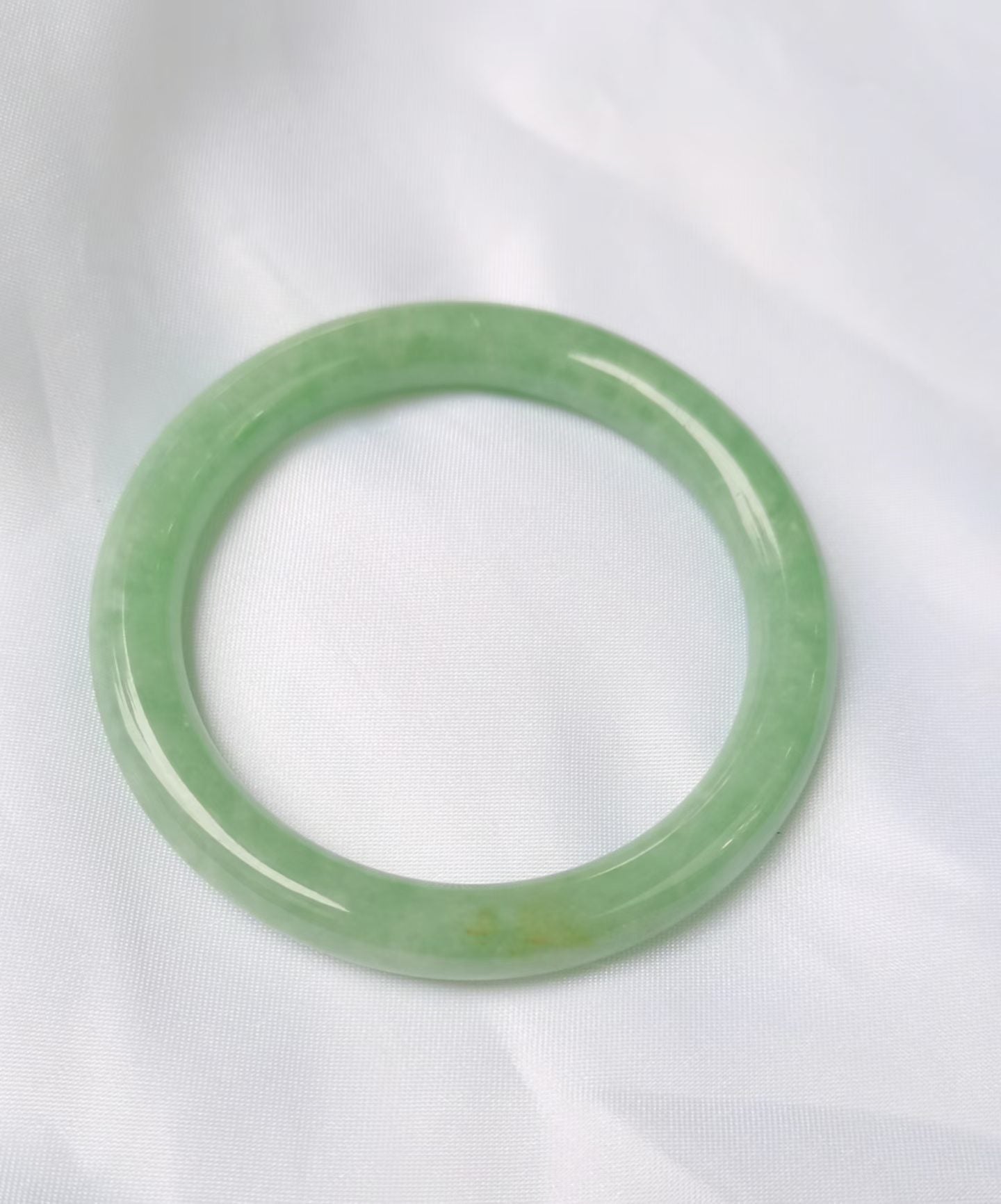 GUARDIAN | JAYDE Untreated Grade-A Jadeite Bangle in Apple Green (54.3mm Round)