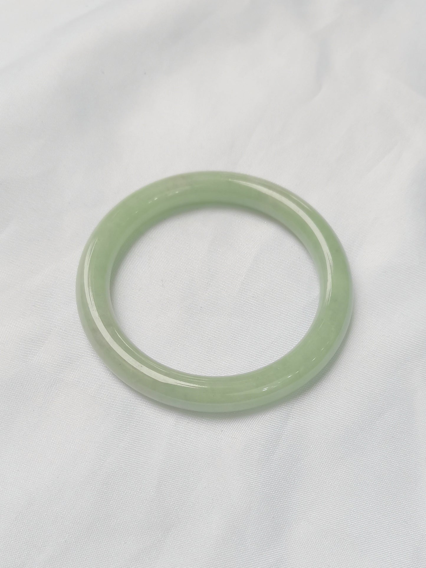 GUARDIAN | JAYDE Untreated Grade-A Jadeite Bangle in Pastel Green (53.4mm Round)