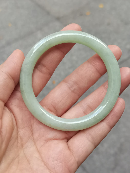 GUARDIAN | JAYDE Untreated Grade-A Jadeite Bangle in Pastel Green (53.4mm Round)