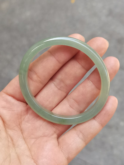 GUARDIAN | JAYDE Untreated Grade-A Jadeite Bangle in Aqua Green (52.3mm Oval)
