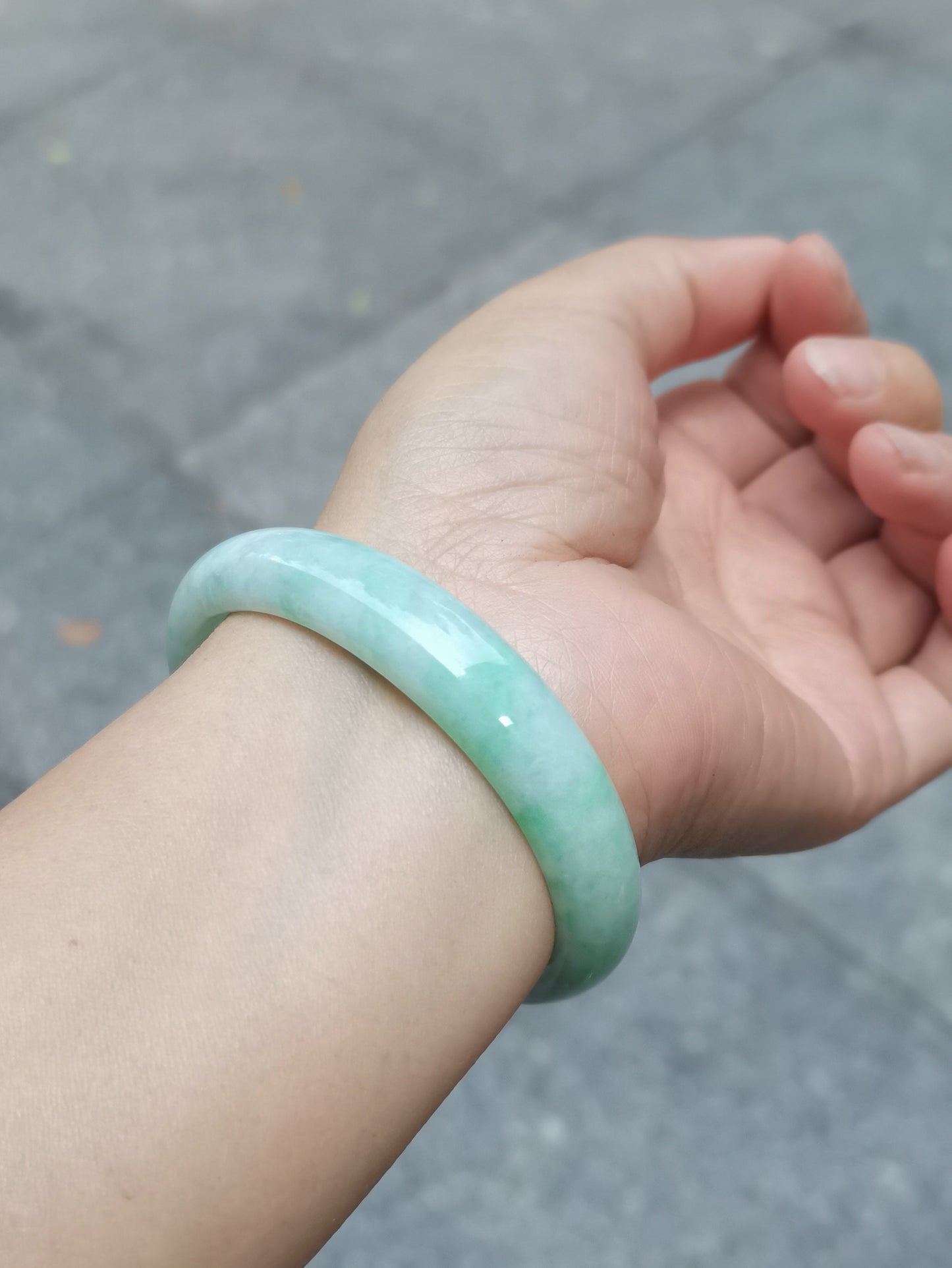 GUARDIAN | JAYDE Untreated Grade-A Jadeite Bangle in Pastel Green (56mm Oval)