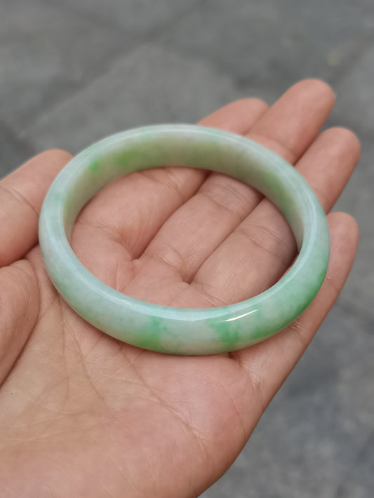 GUARDIAN | JAYDE Untreated Grade-A Jadeite Bangle in Pastel Green (56mm Oval)
