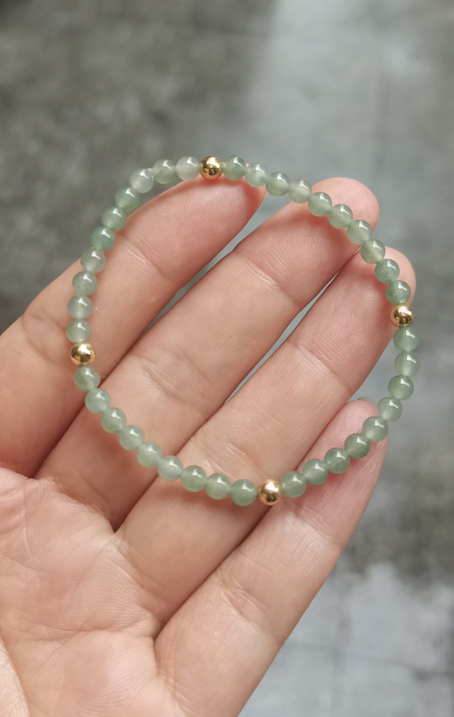 Yuan | 18ct gold Jadeite Bead Bracelet in Darker Aqua Green (4mm)