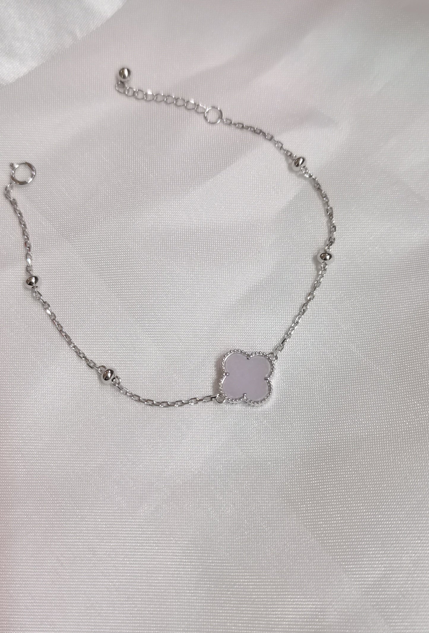 Nature | Liàn Four Leaf Clover Jadeite Bracelet in Light Lavender Purple (10mm)