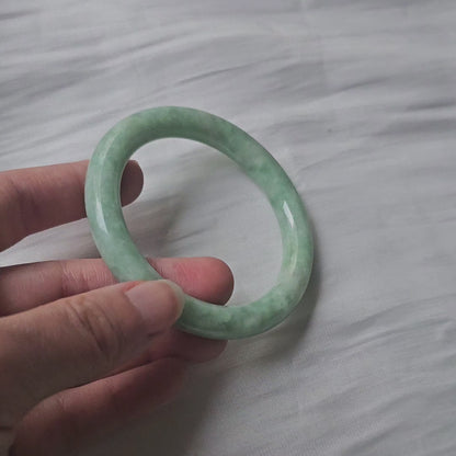 GUARDIAN | JAYDE Untreated Grade-A Jadeite Bangle in Pastel Green with Dark Green (54.5mm Round)