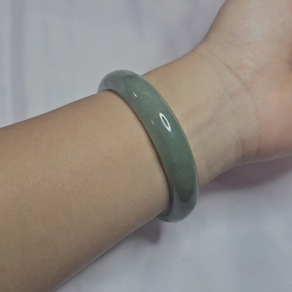 GUARDIAN | JAYDE Untreated Grade-A Jadeite Bangle in Aqua Green (57.1mm Half Round)