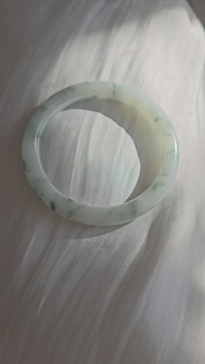 GUARDIAN | JAYDE Natural Grade-A Jadeite Bangle in Floral Green/Piao Hua (55mm Round)