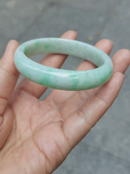 GUARDIAN | JAYDE Untreated Grade-A Jadeite Bangle in Pastel Green (56mm Oval)