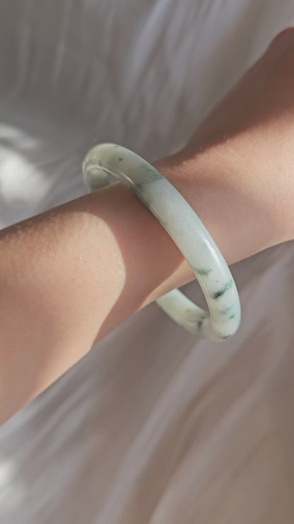 GUARDIAN | JAYDE Natural Grade-A Jadeite Bangle in Floral Green/Piao Hua (55mm Round)