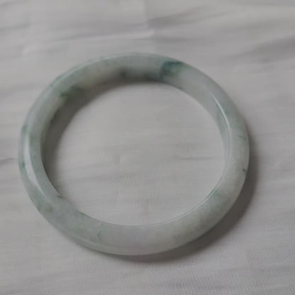 GUARDIAN | JAYDE Natural Grade-A Jadeite Bangle in Floral Green/Piao Hua (58mm Half Round)
