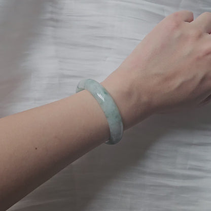 GUARDIAN | JAYDE Natural Grade-A Jadeite Bangle in Floral Green/Piao Hua (57.2mm Oval)
