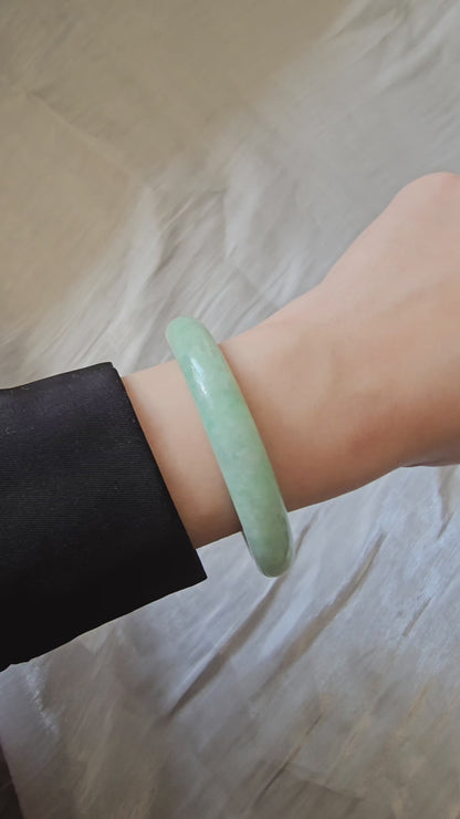 GUARDIAN | JAYDE Natural Grade-A Jadeite Bangle in Pastel Green (55mm Round)