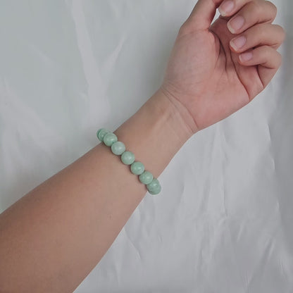 Yuan | Jadeite Bead Bracelet in Pastel Green (11mm)