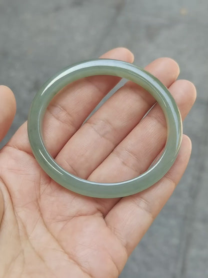 GUARDIAN | JAYDE Untreated Grade-A Jadeite Bangle in Aqua Green (52.3mm Oval)