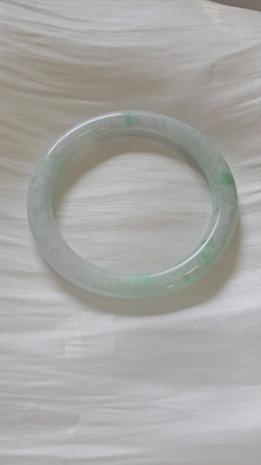 GUARDIAN | JAYDE Natural Grade-A Jadeite Bangle in Misty White with Green Patterns (56.7mm Round)