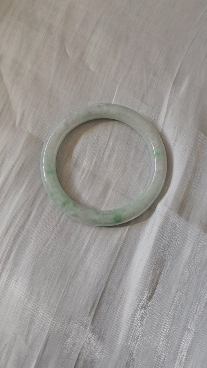 GUARDIAN | JAYDE Natural Grade-A Jadeite Bangle in Misty White with Green Patterns (56.7mm Round)